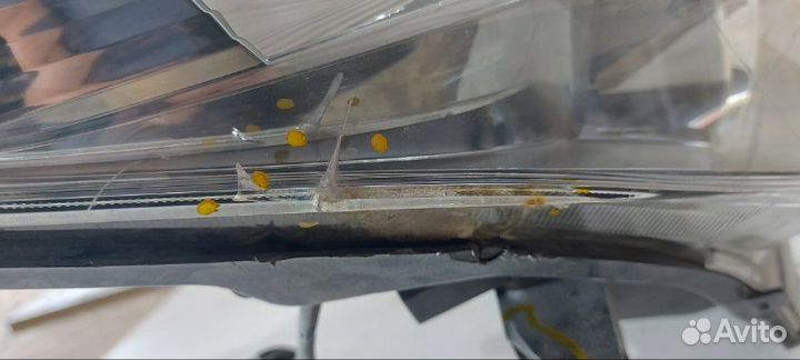 Фара ксеноновая передняя правая Toyota Land