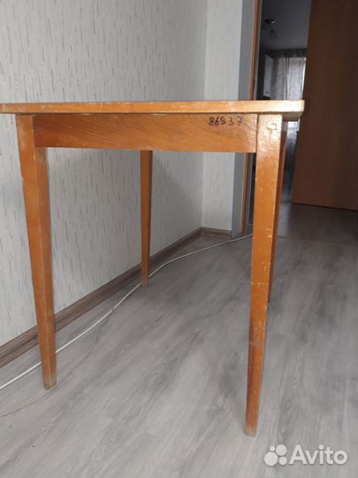 Стол обеденный