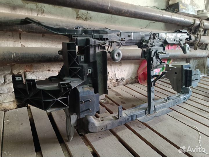 Рамка радиатора Nissan Presage TU31 62500CN000