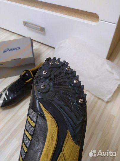 Шиповки для бега asics