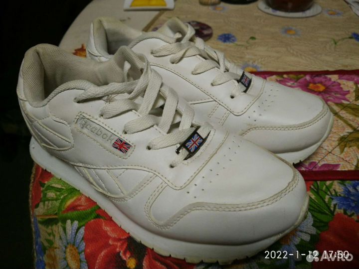 Кроссовки женские