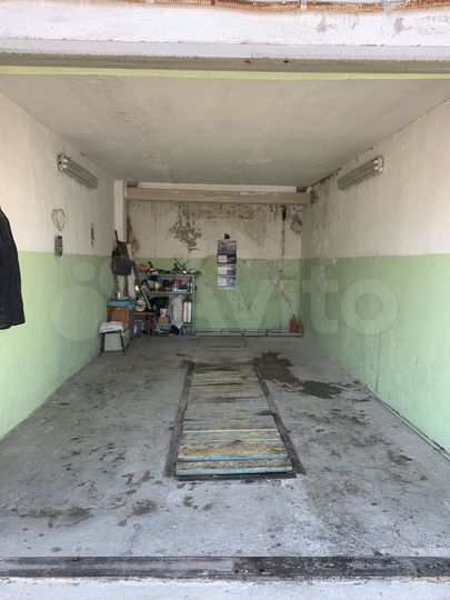 Гараж, > 30 м²