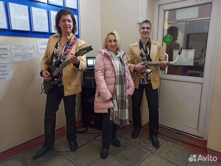 Саксофонист на праздник