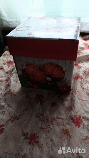 Подарочная коробка
