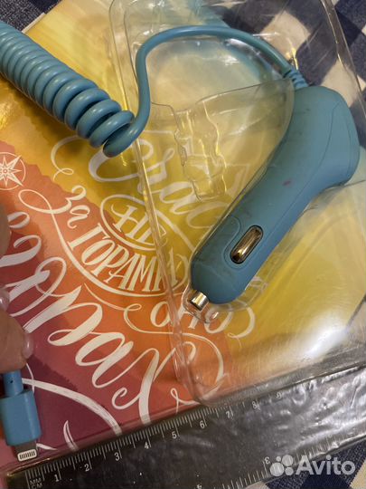 Автомобильное зарядное устройство для телефона