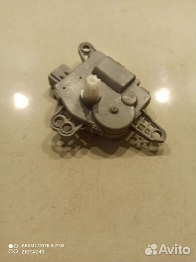 Моторчик привода заслонок отопителя