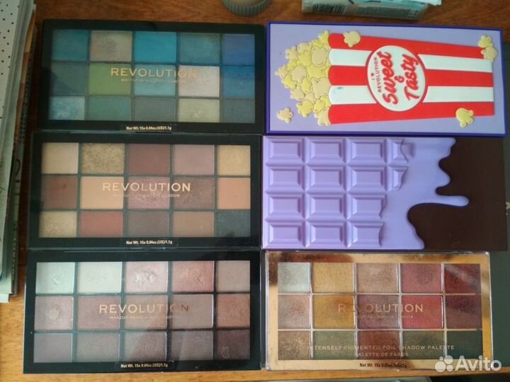 Палетки теней makeup revolution, essence, catrice