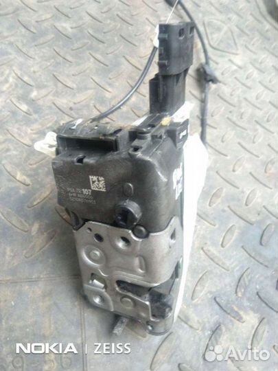 Замок двери задний правый Peugeot 308