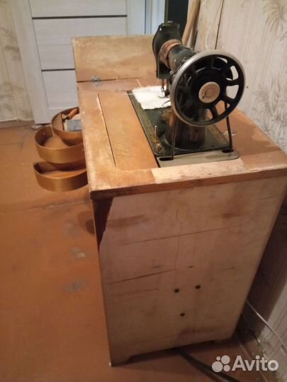 Швейная машина ножная