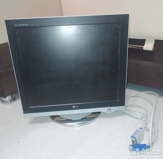 Монитор LG Flatron L1720B
