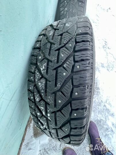 Колеса от VW Tiguan 215/65/17 Tigar