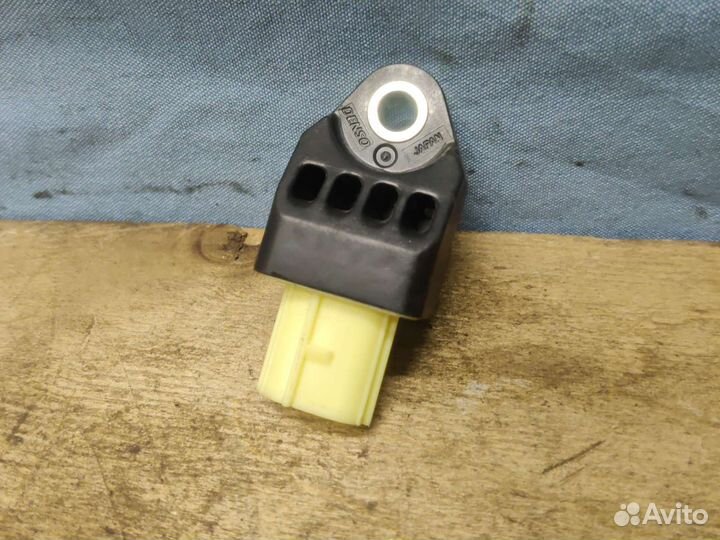 Датчик удара Toyota LC200 2016г