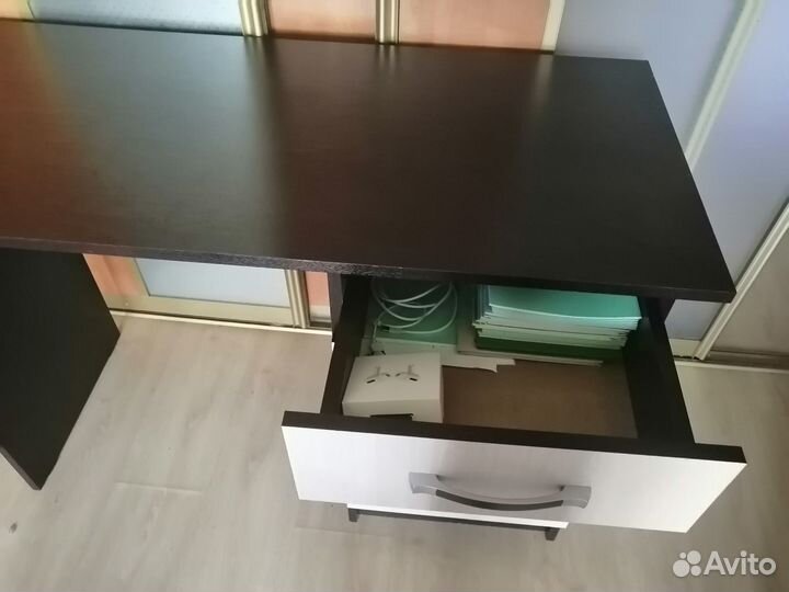 Продам письменный стол