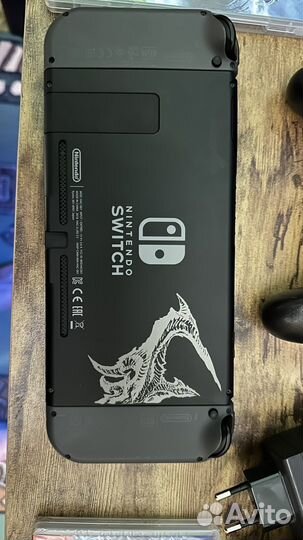 Nintendo switch + ориг джойстик + 3 игры