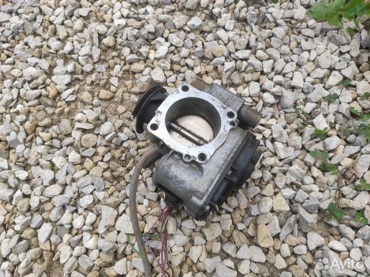 Дроссельная заслонка Volkswagen Passat B5