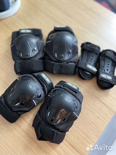 Комплект защиты для катания на роликах Micro новый