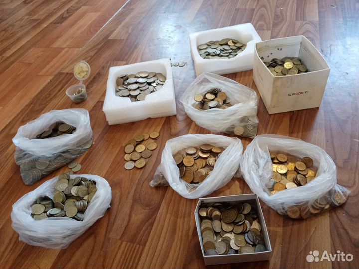 Продам старые монеты