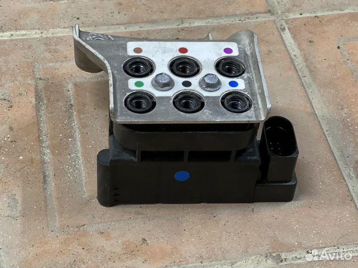 Клапана пневмо подвески Audi S8 A8 D3