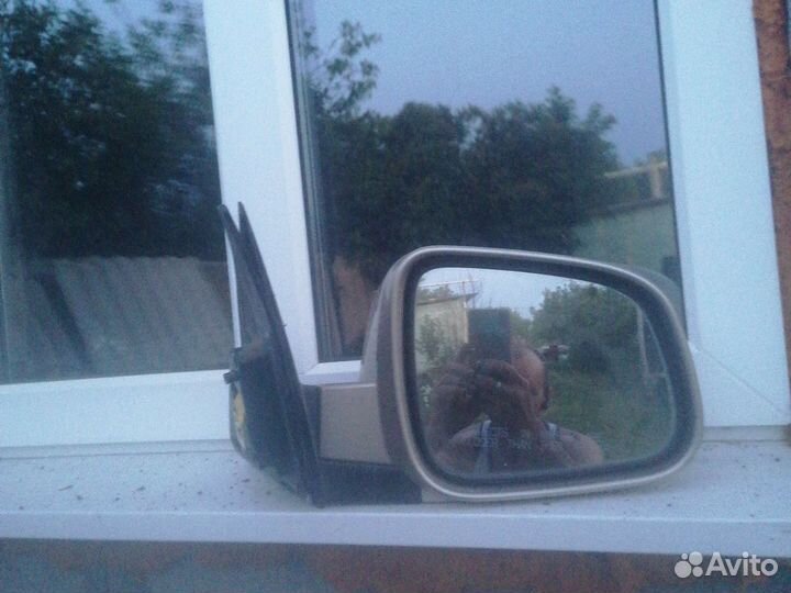 Правое зеркало боковова вида
