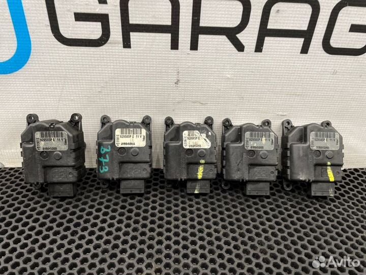 Моторчик заслонки печки (тепло холод) Jeep Grand