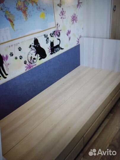 Кровать с выдвижными ящиками