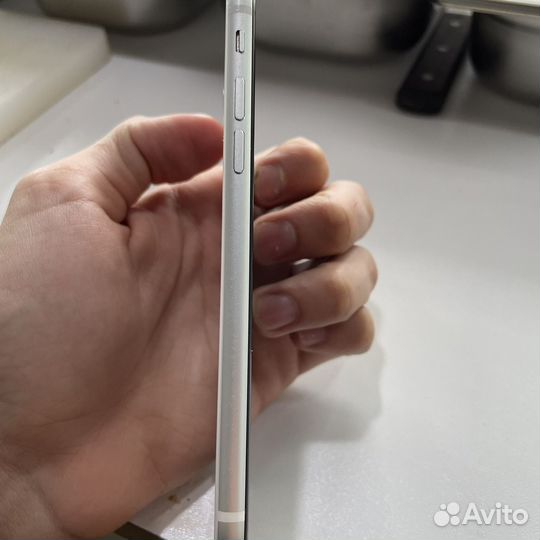 iPhone SE, 128 ГБ