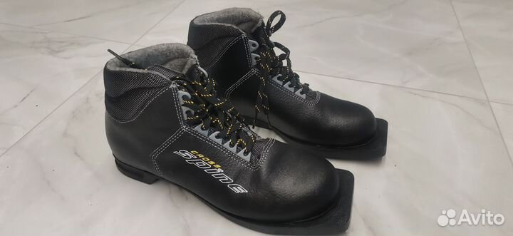 Лыжные ботинки