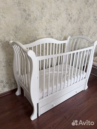 Детская кроватка Гандылян с маятником