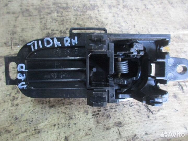 Ручка внутренняя двери правой Nissan Tiida (C11) 2