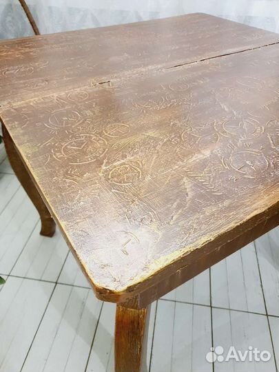 Старинный стол
