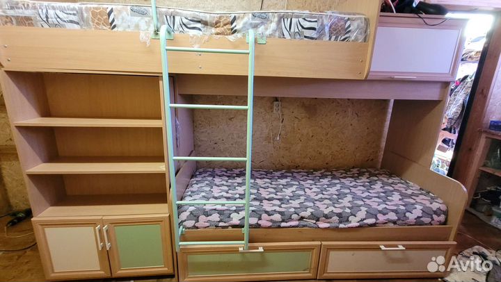 Двухъярусная кровать бу с матрасами