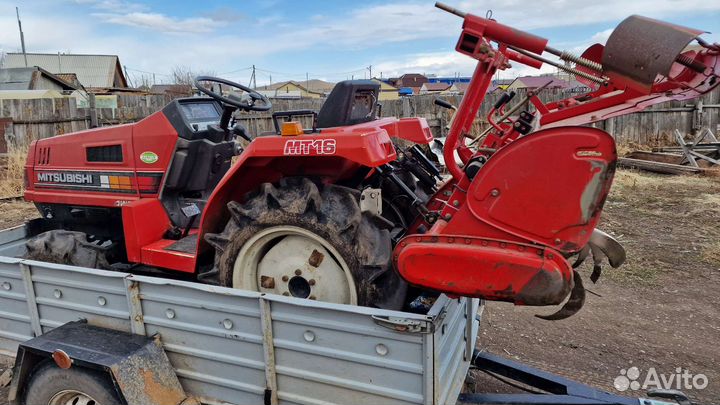 Вспашка земли японским трактором