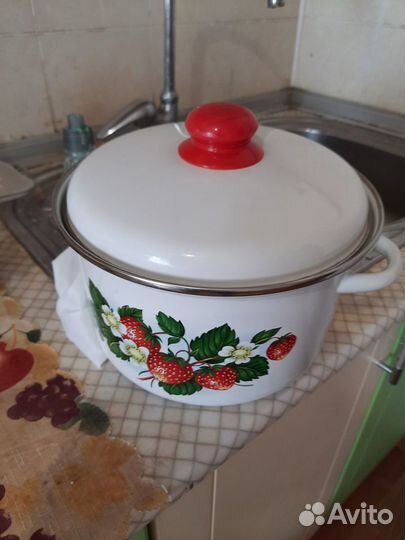 Кастрюля эмалированная новая