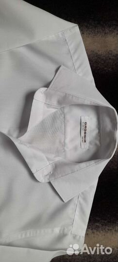 Белая школьная рубашка