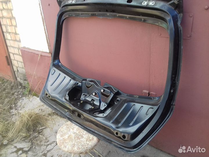 Дверь багажника renault sandero