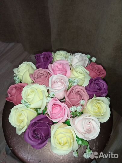 Букет из мыльных роз в шляпной коробке