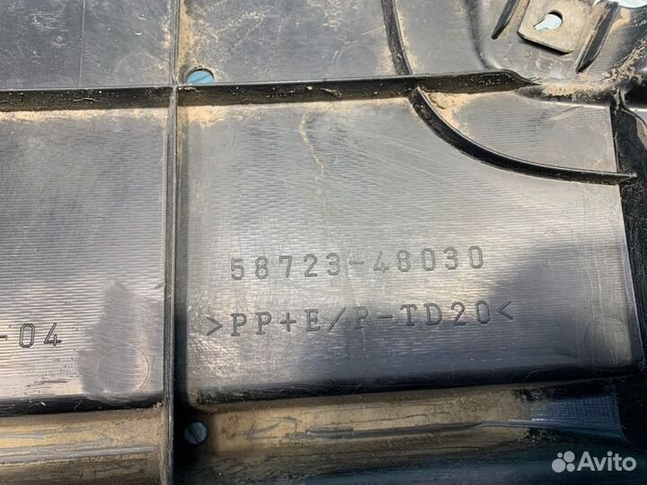 Пыльник бампера задний правый Lexus Rx270 Rx350