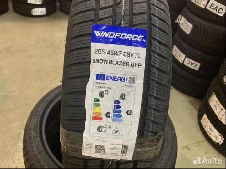 Windforce Snowblazer UHP 205/45 R17 88V