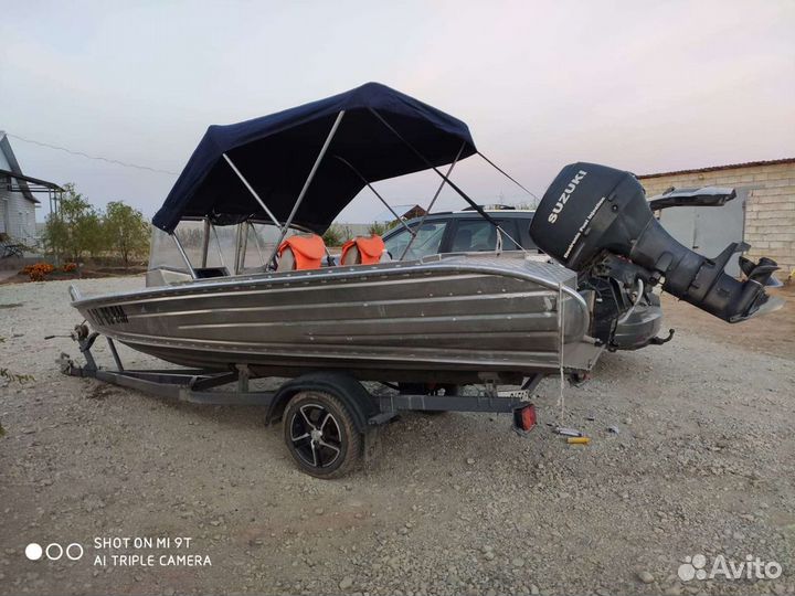 Продаю моторную лодку