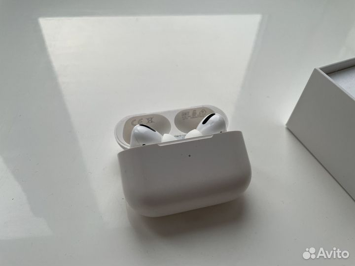 Airpods pro оргинал (неисправный кейс)