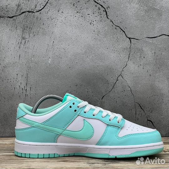 Женские кроссовки Nike Dunk Low Green Glow