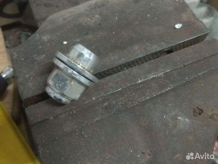 Гайка с шайбой