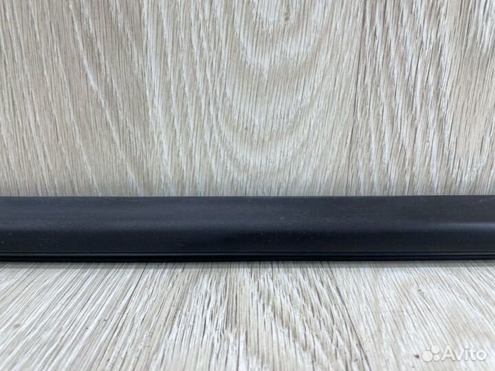 Молдинг стекла двери передний левый Hyundai Ix35