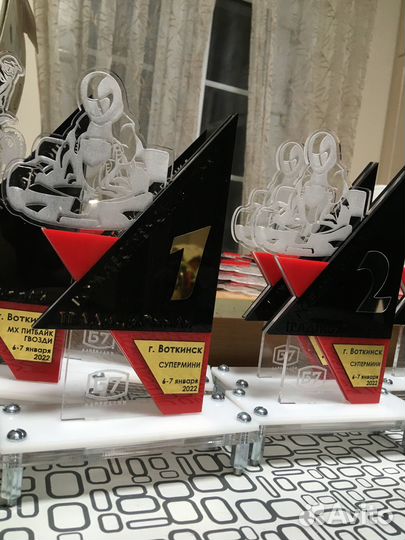 Изготовление медалей и кубков/гравировка подарков