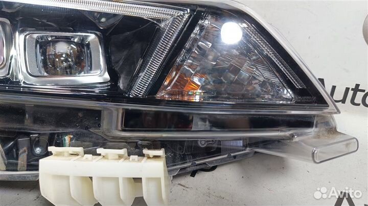 Фара правая Nissan Leaf