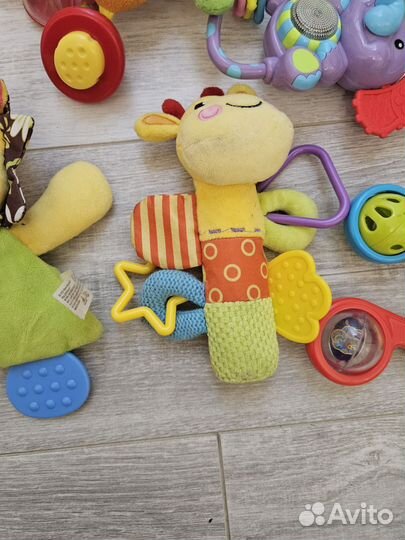 Погремушки, развивающие игрушки