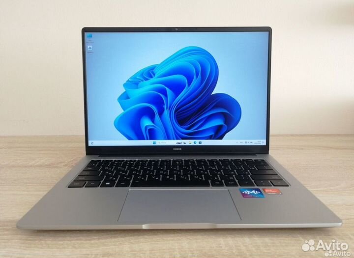 Новый ноутбук honor magicbook x 14 pro 7840hs