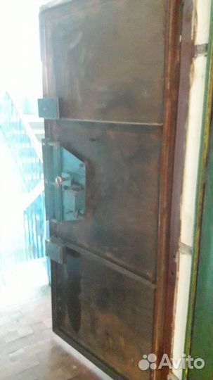 Дверь входная металлическая б/у