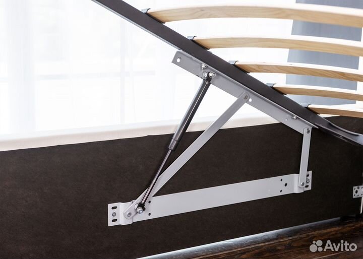 Кровать с подъемным механизмом