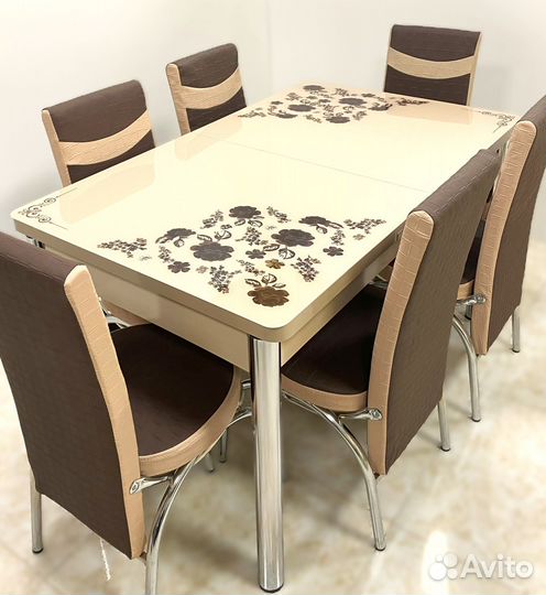 Стол со стульями на кухню